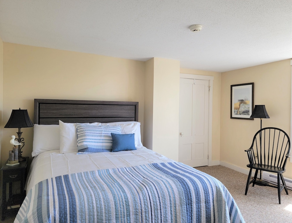 Inner Harbor View Standard Room (2, 6) photo 1