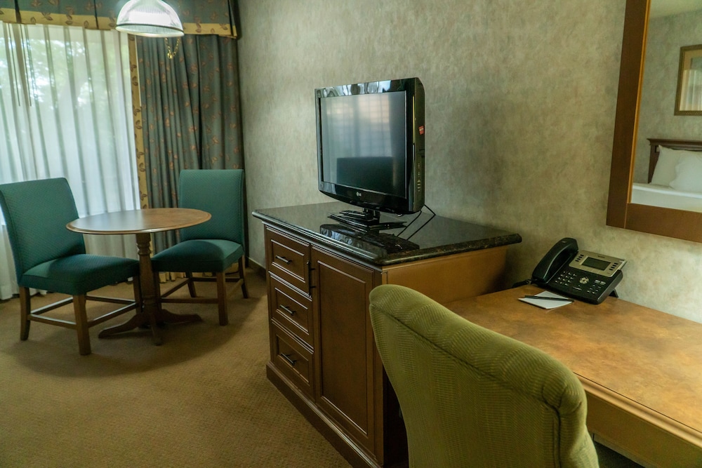Standard Room, 2 Queen Beds, Non Smoking - Photo 5