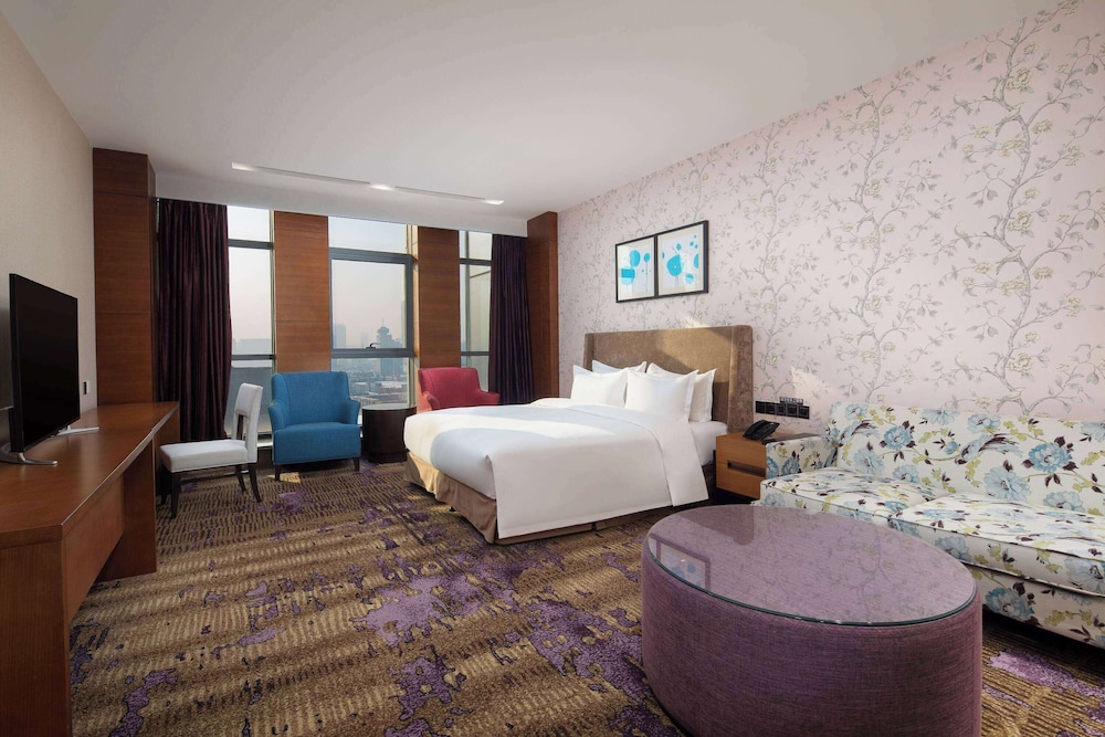 Deluxe Room, 1 King Bed, Non Smoking photo 1
