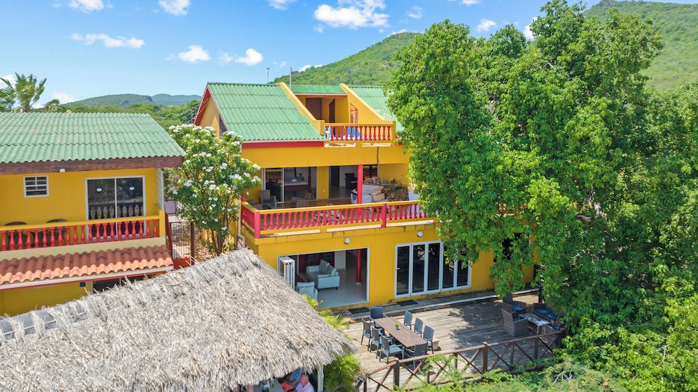 Family Villa, 3 Bedrooms, Bay View, Beachside