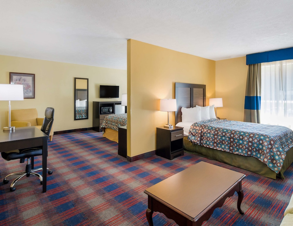 Suite, 1 King Bed photo 2