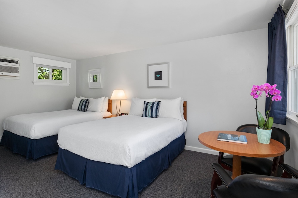 Standard Double Room, 2 Double Beds, Refrigerator photo 2