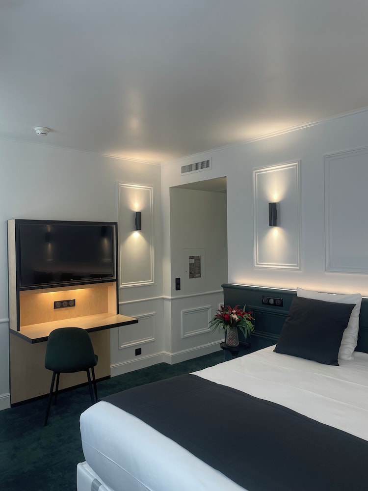 Executive Room - Photo 10