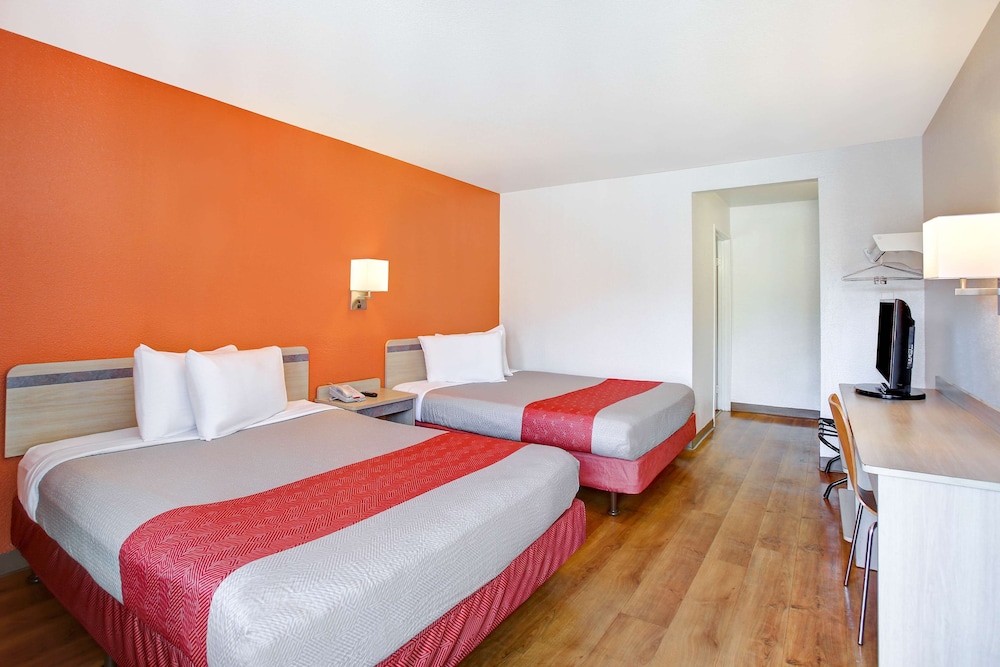 Deluxe Room, 2 Double Beds, Non Smoking, Refrigerator & Microwave photo 1