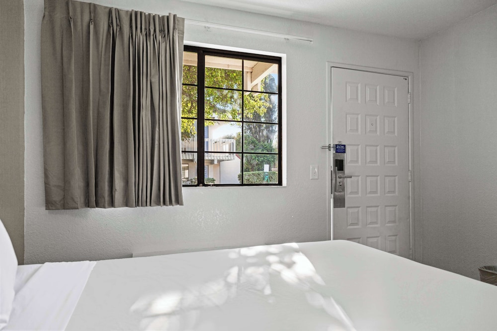 Deluxe Double Room, 1 Queen Bed, Non Smoking photo 3