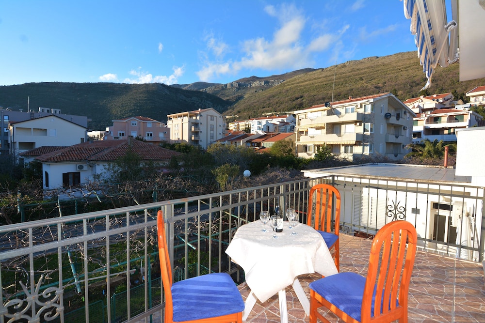 Apartment, 1 Bedroom, Terrace, Garden Area photo 3