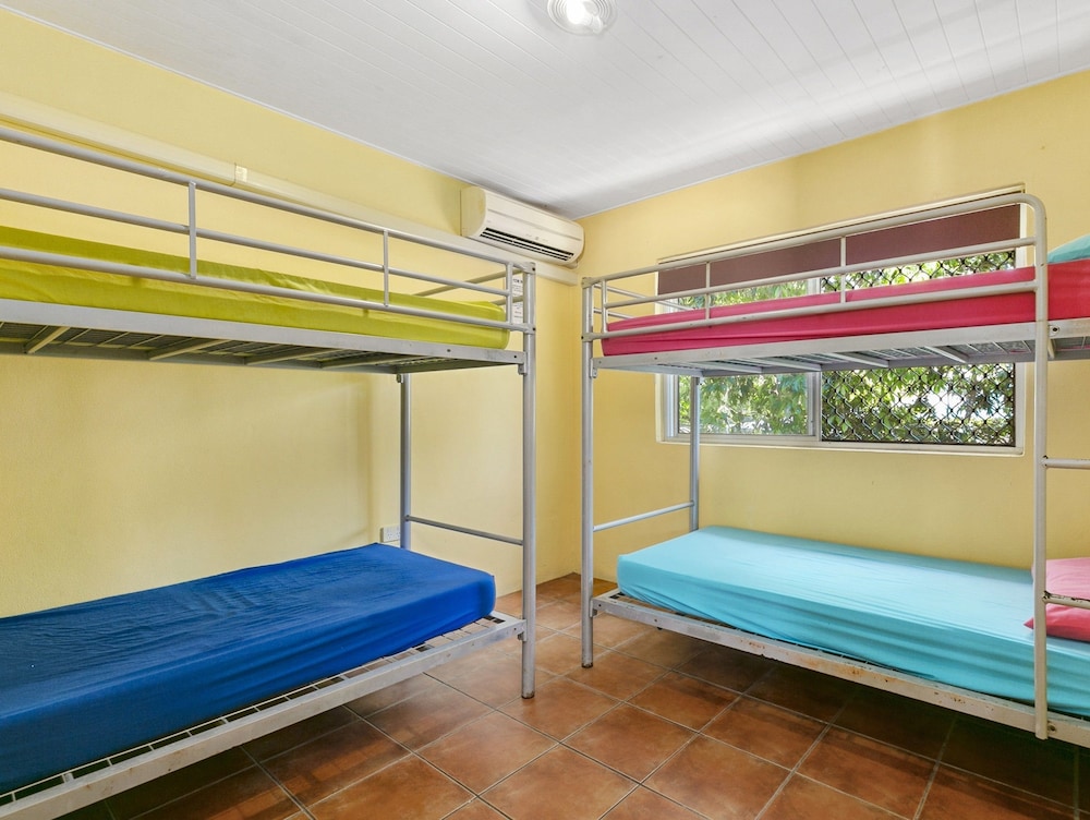 Basic Shared Dormitory, Mixed Dorm, Shared Bathroom photo 1