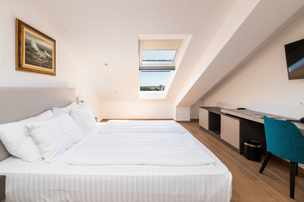 Basic Double Room