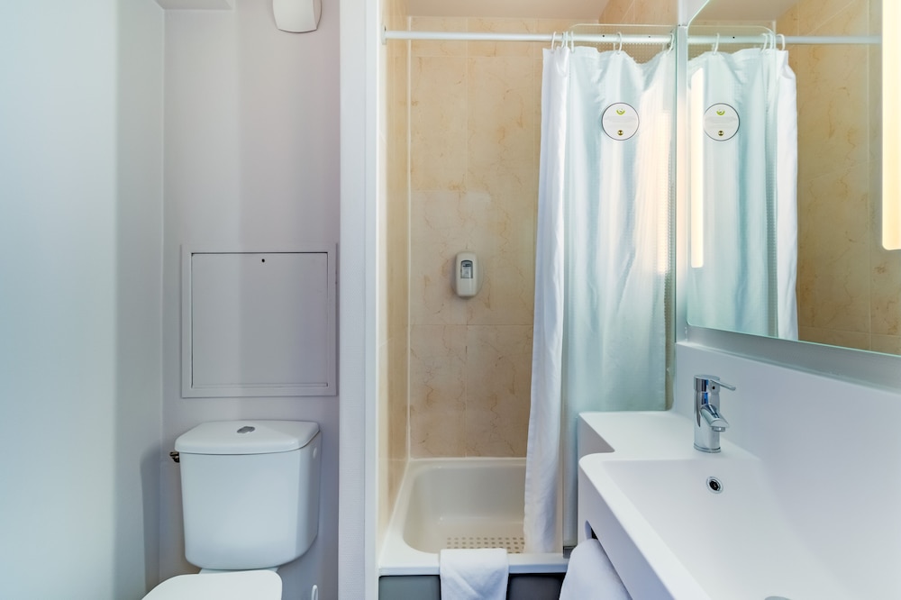 Twin Room - Photo 7