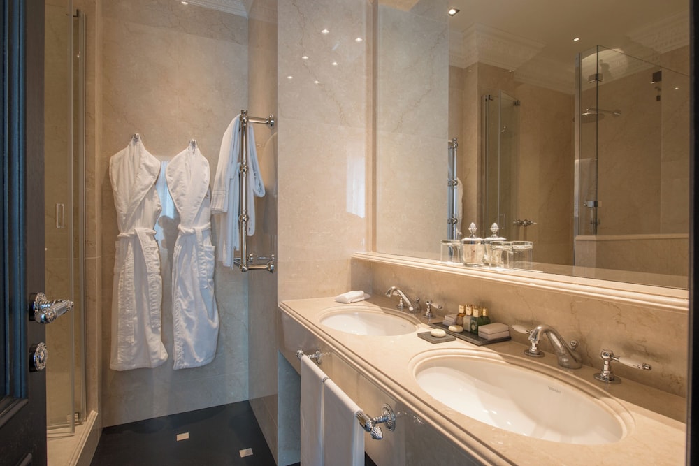 Executive Room - Photo 9