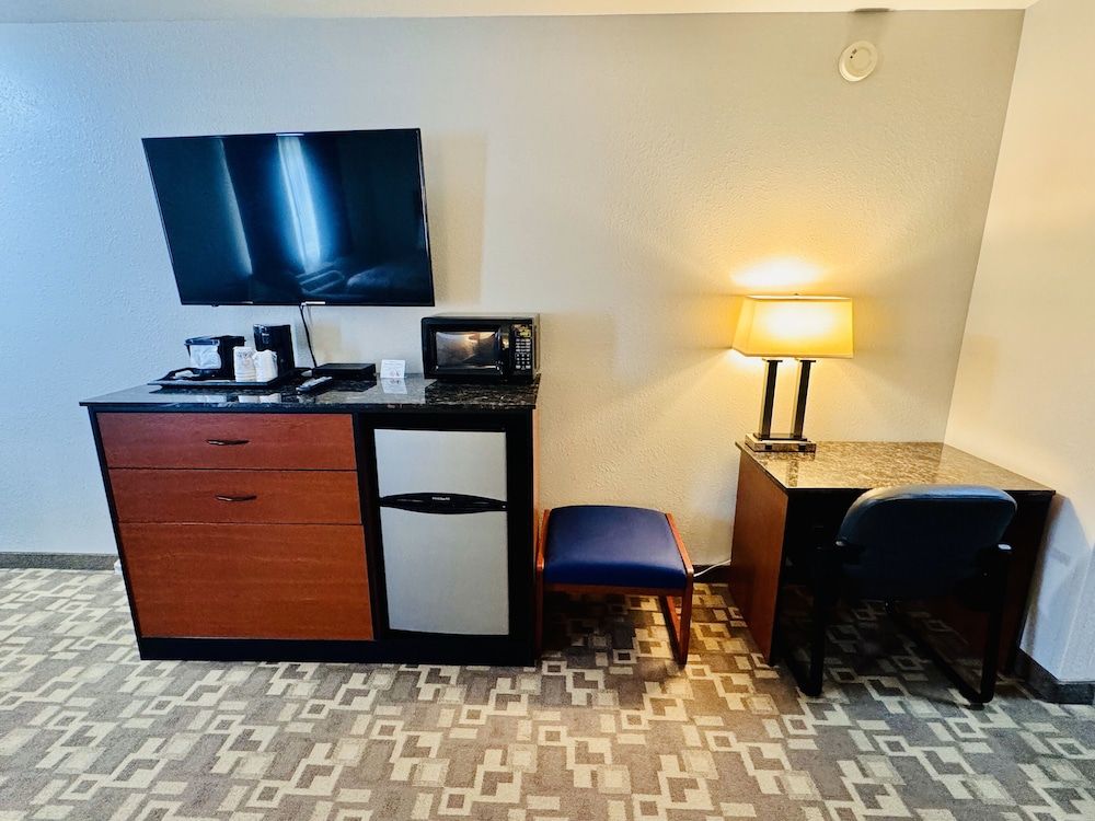 Standard Room, Multiple Beds, Non Smoking photo 2