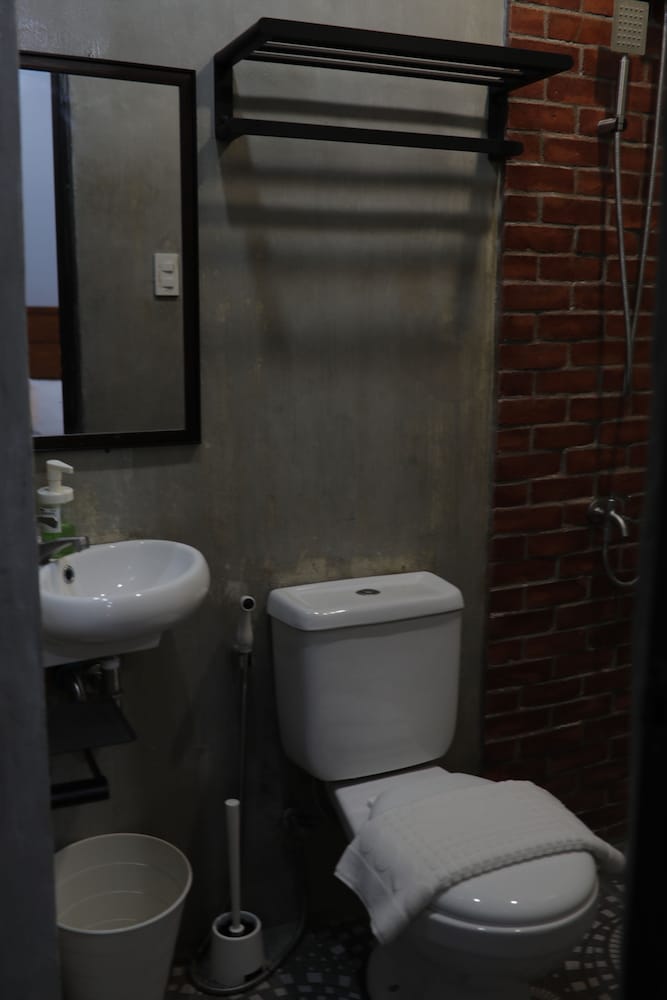 Standard Double Room - Photo 11