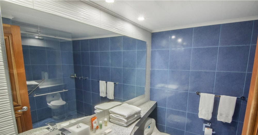 Standard Single Room, 1 Queen Bed, Sea View photo 3