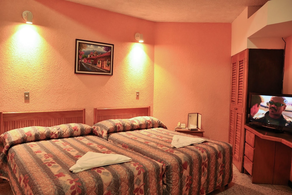 Standard Room (3 Double Beds) photo 3