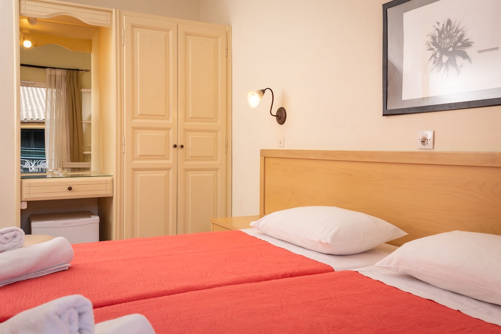 Double or Twin Room photo 3