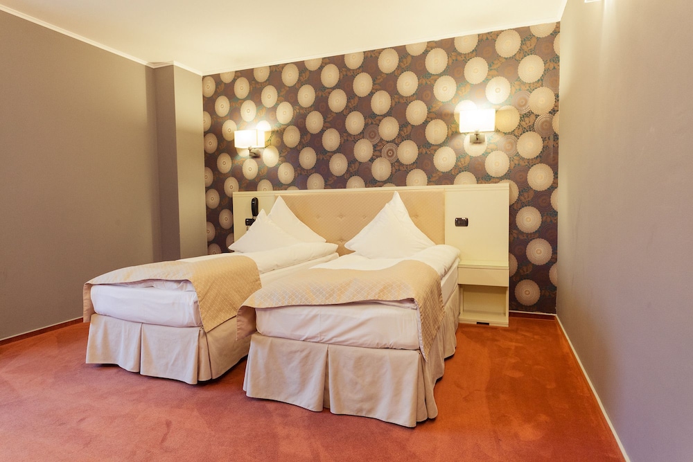 Double or Twin Room - Photo 8