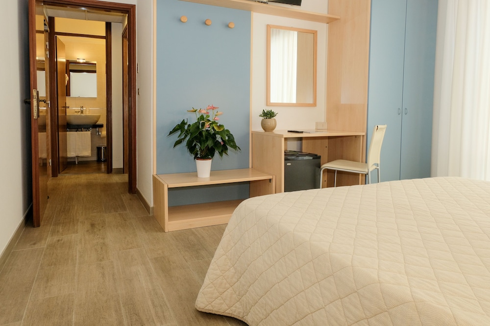 Standard Triple Room, 2 Bedrooms, Connecting Rooms, Partial Sea View