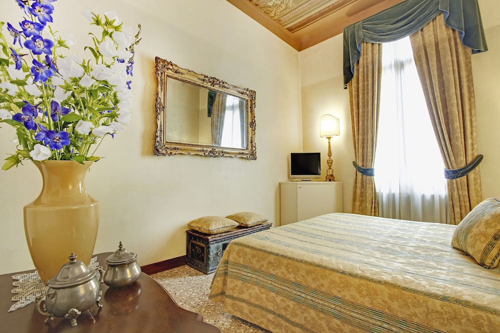 Standard Double or Twin Room photo 3