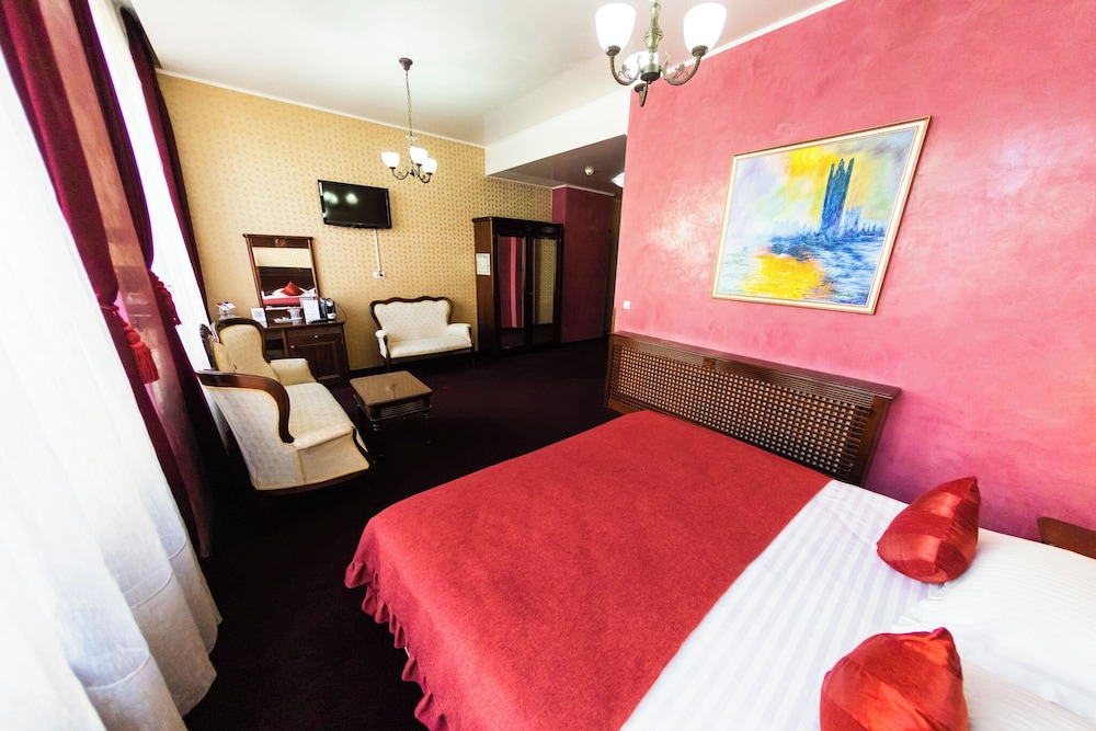 Executive Double Room Single Use, 1 King Bed, City View photo 2