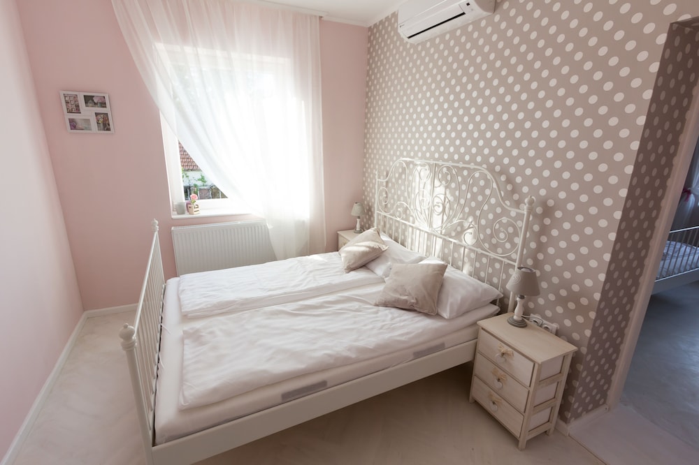 Standard Quadruple Room, 2 Queen Beds, Non Smoking photo 1