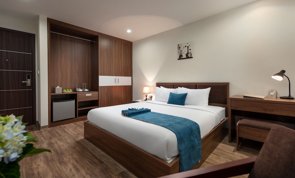 Classic Double Room, 1 King Bed (with Window)
