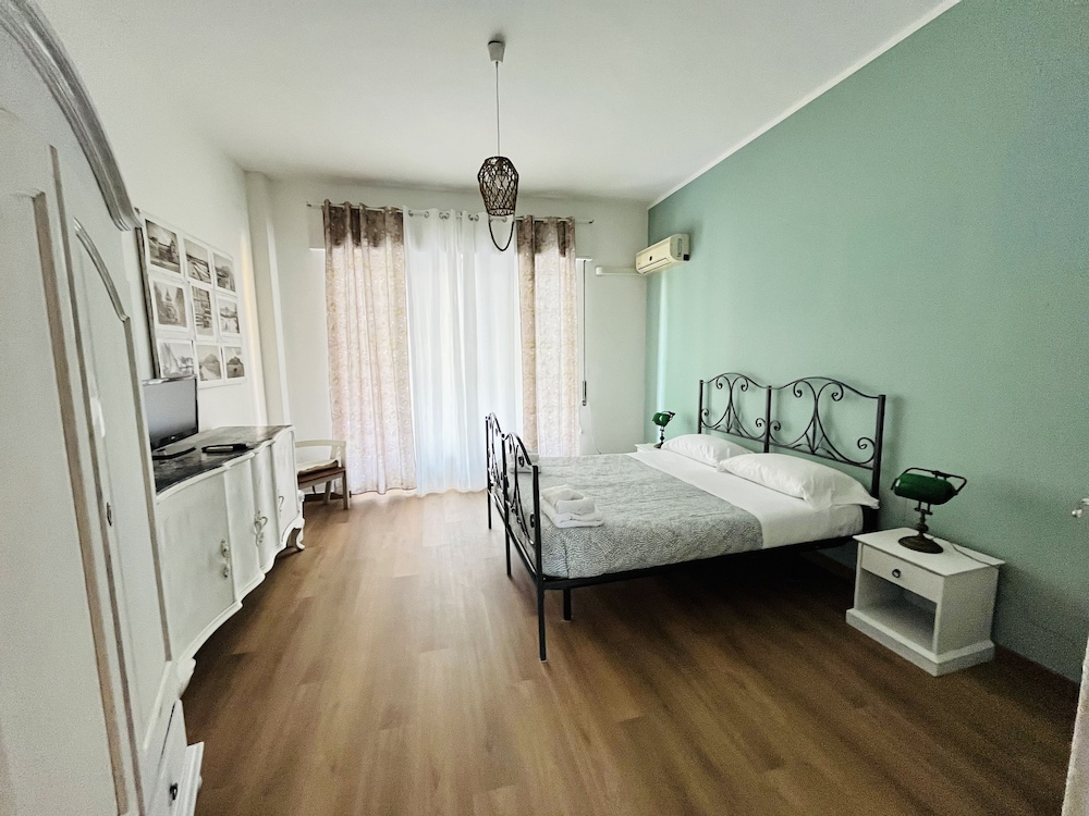 Deluxe Room - Photo 5