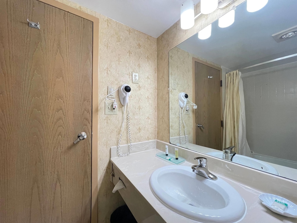 Junior Suite, 1 King Bed, Non Smoking - Photo 6