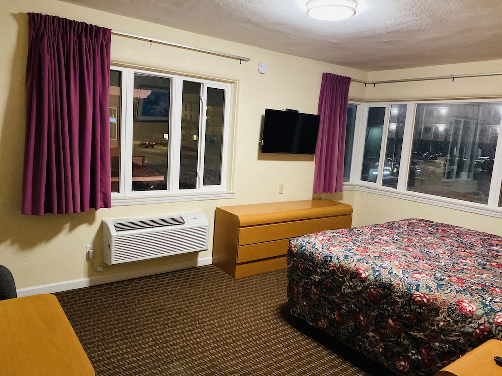 Standard Room, 1 King Bed - Photo 2
