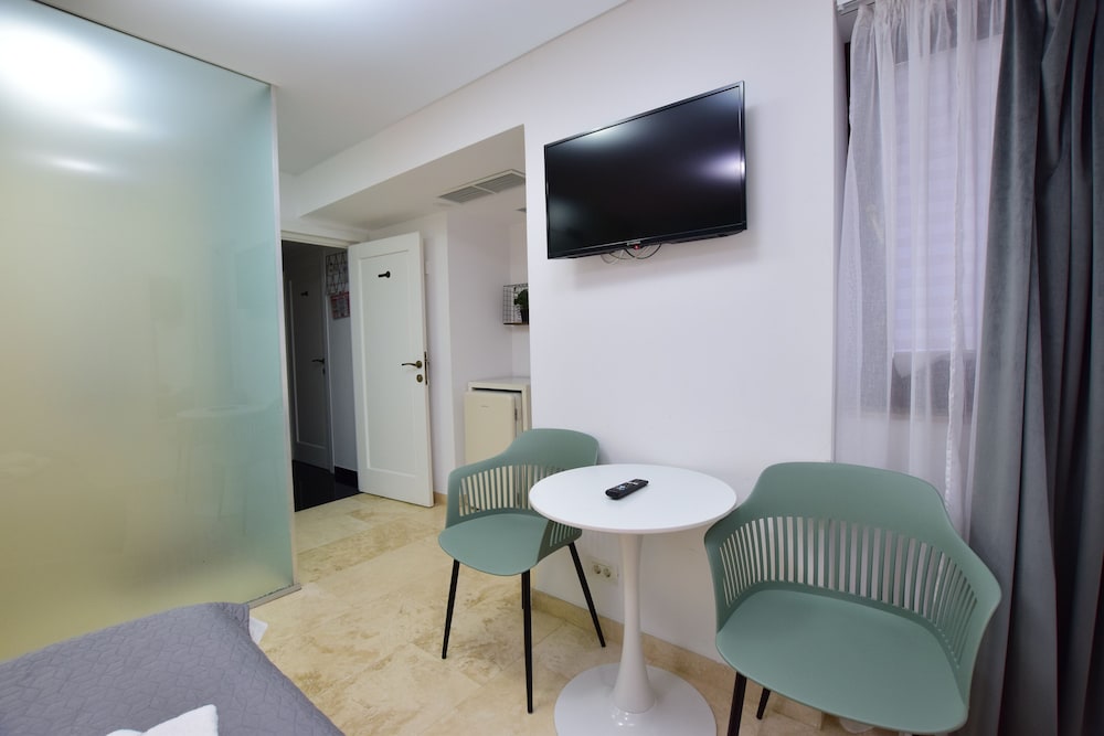 Standard Double Room - Photo 2