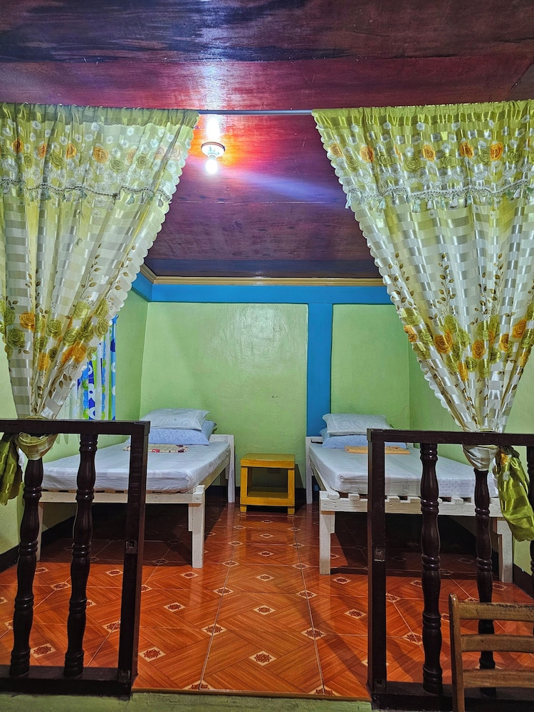 Basic Quadruple Room photo 3