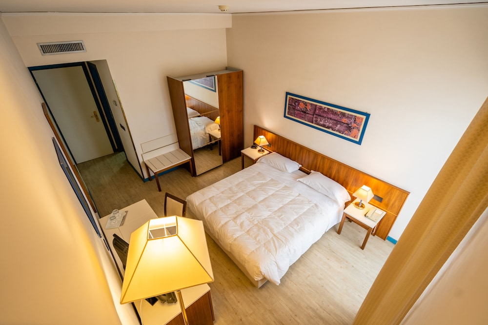 Double Room - Photo 5
