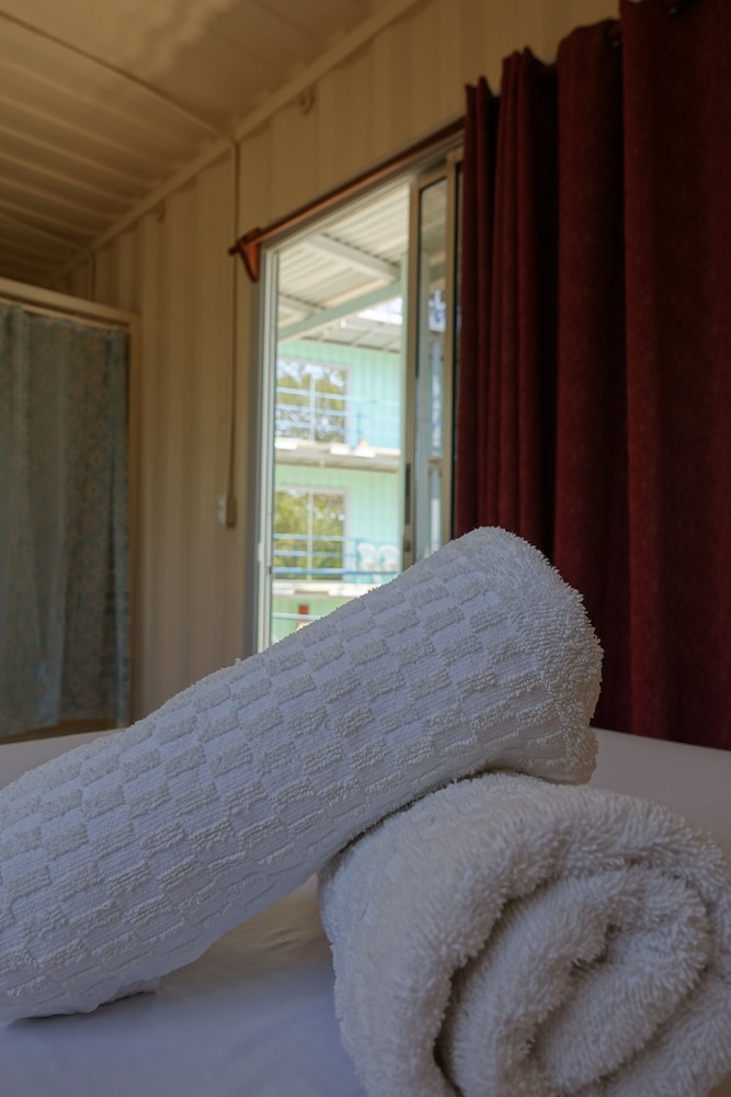 Economy Room, 1 Double Bed, Ensuite, Beachside photo 2