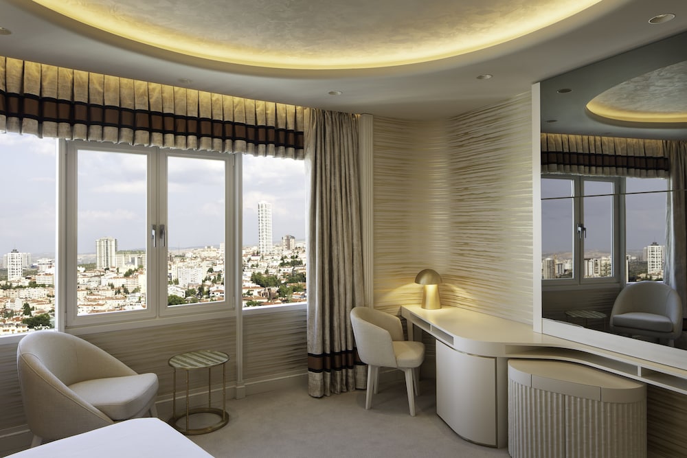 Premium Room, 2 Twin Beds, City View thumbnail 5