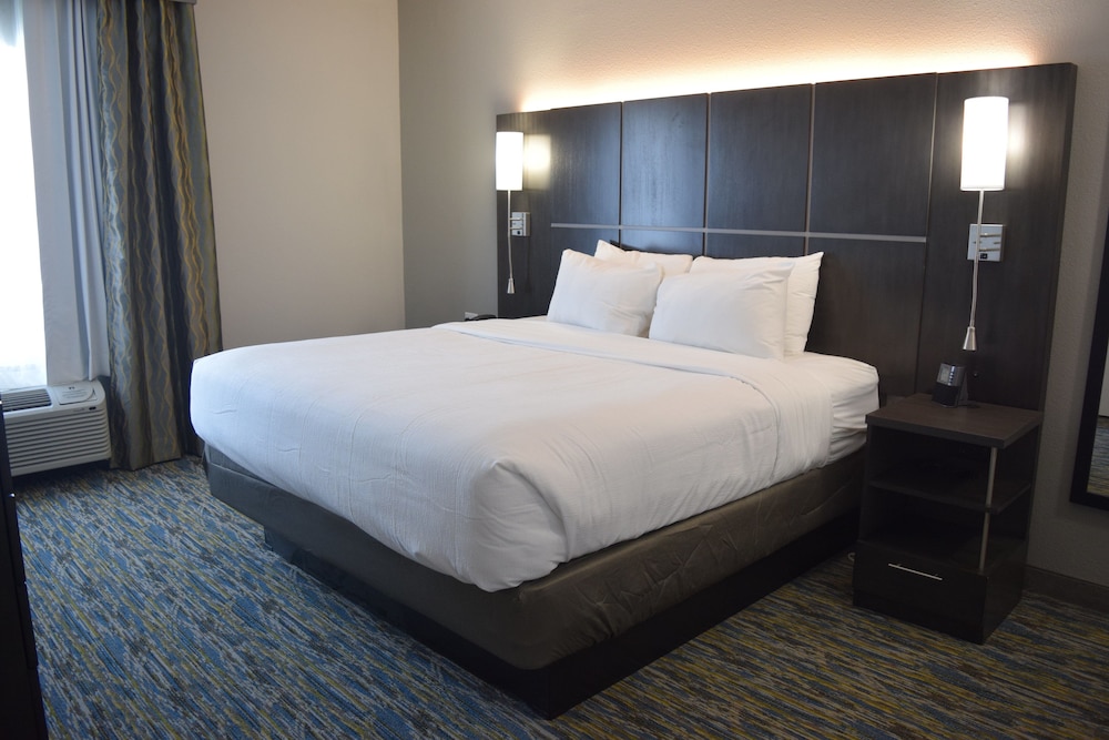 Available room thumbnail 6