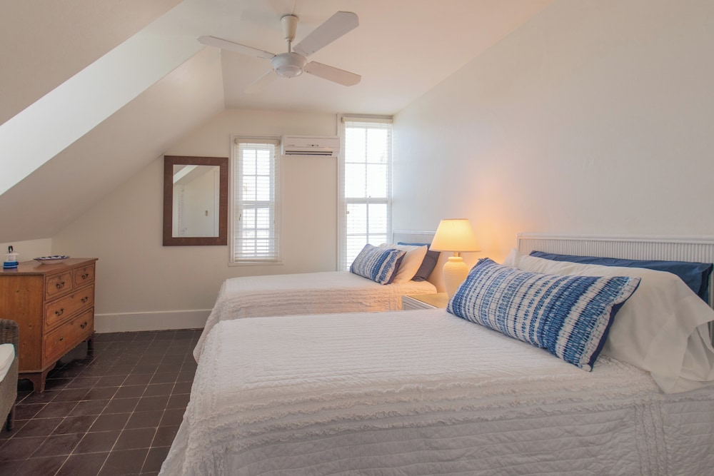 Captain'S Quarters: Restored Waterfront Home With Sunset Views photo 2