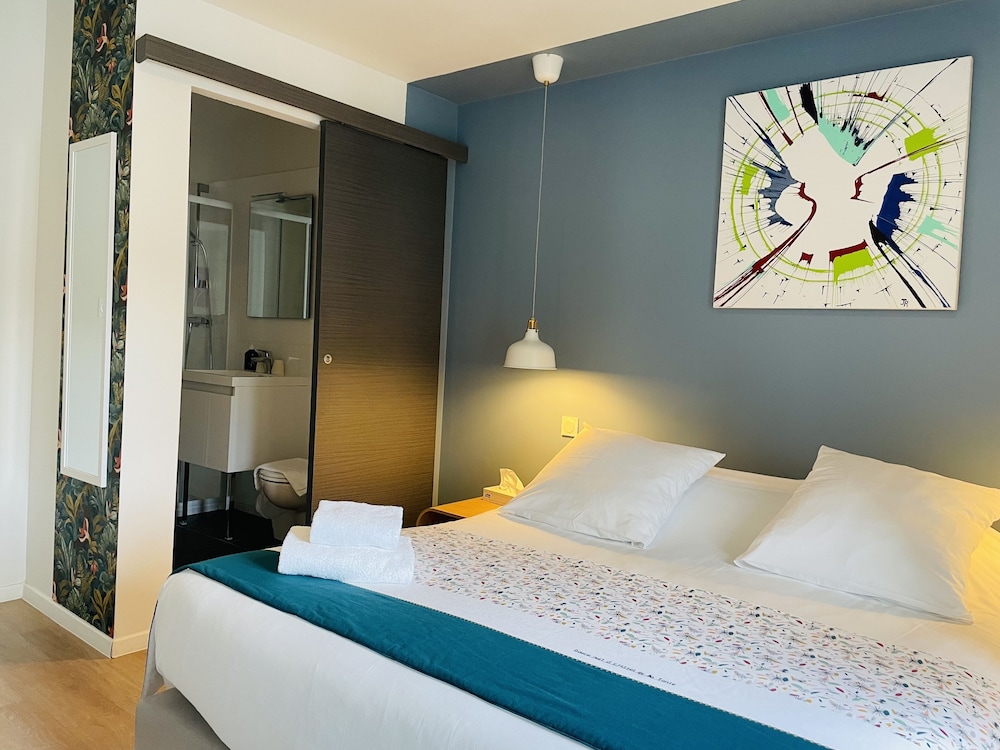 Deluxe Room - Photo 6