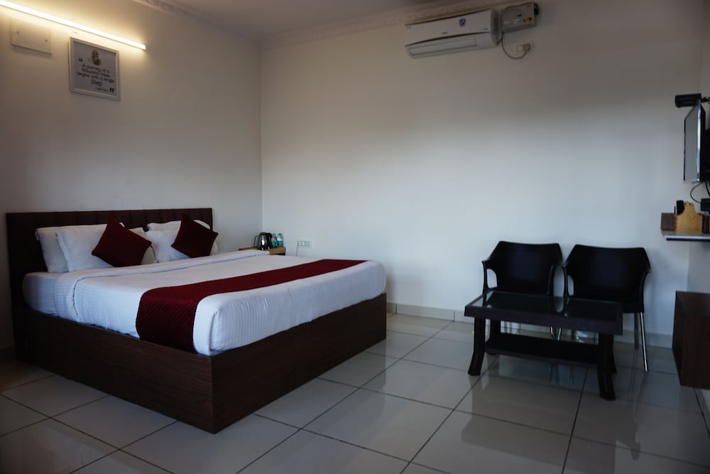 Deluxe Double Room, 1 King Bed, Garden View