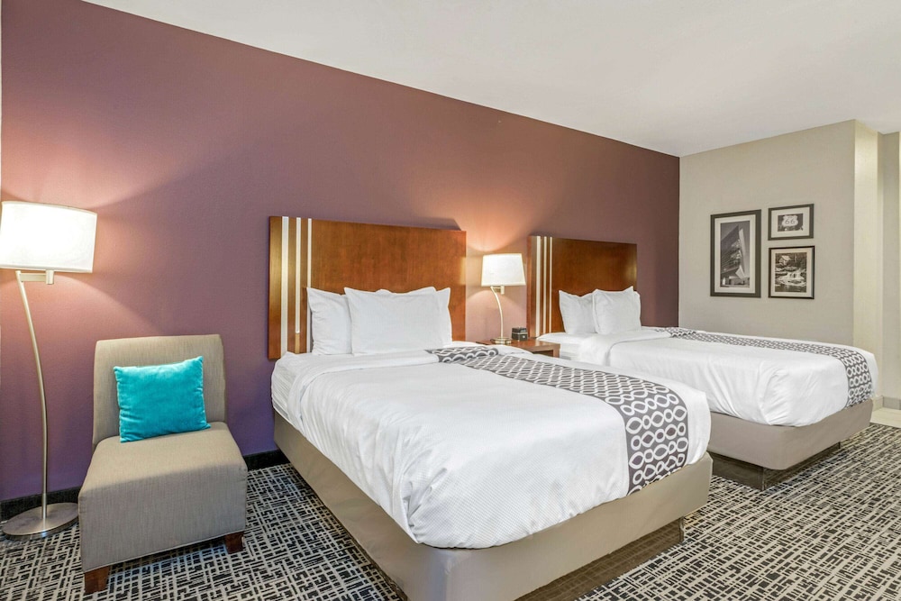 Room, 2 Queen Beds, Accessible, Non Smoking (Bathtub w/ Grab Bars) - Photo 3