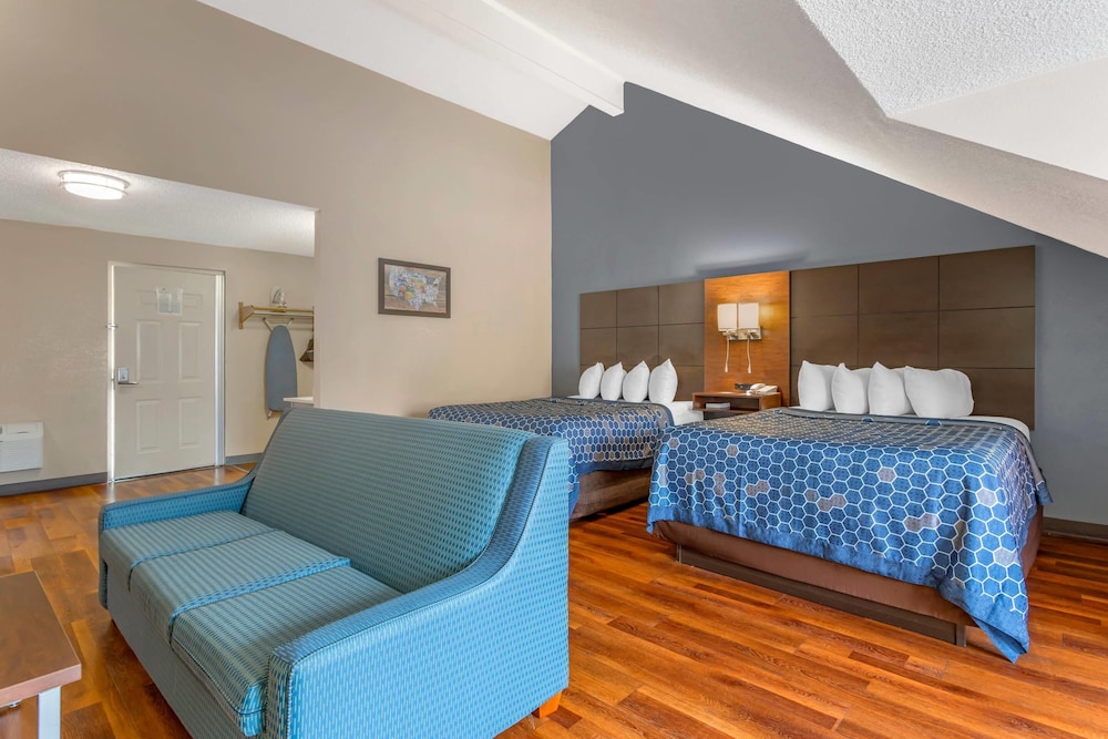 Suite, Multiple Beds, Non Smoking - Photo 2