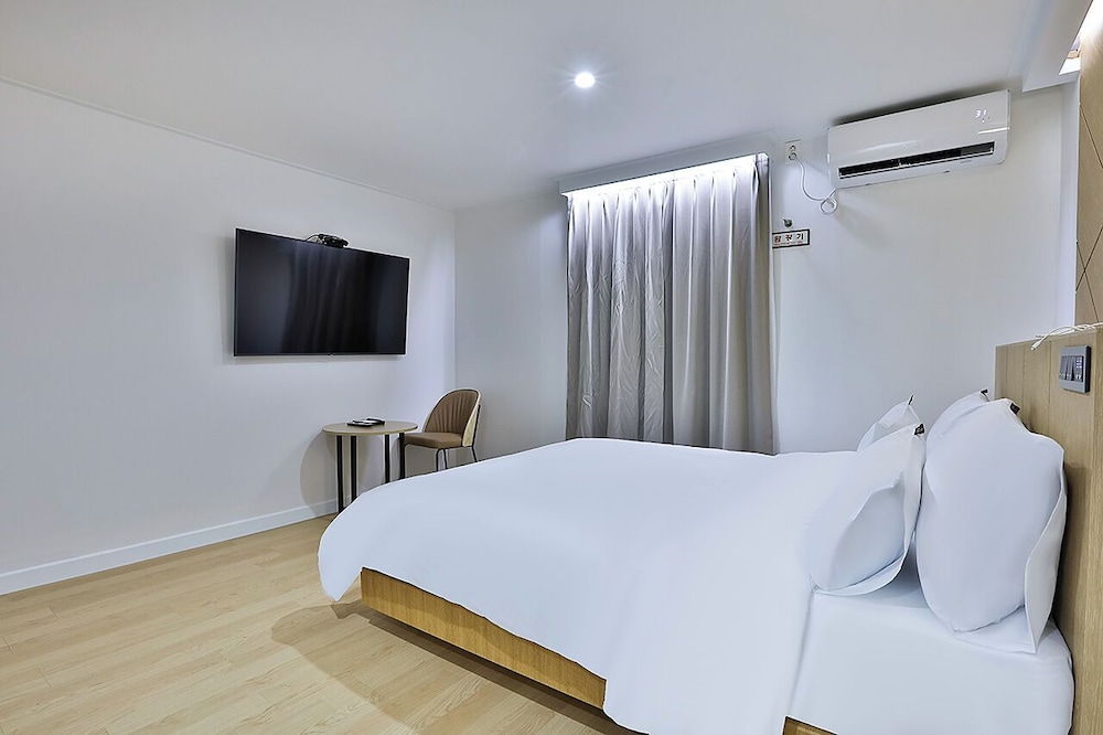Classic Double Room, City View photo 2