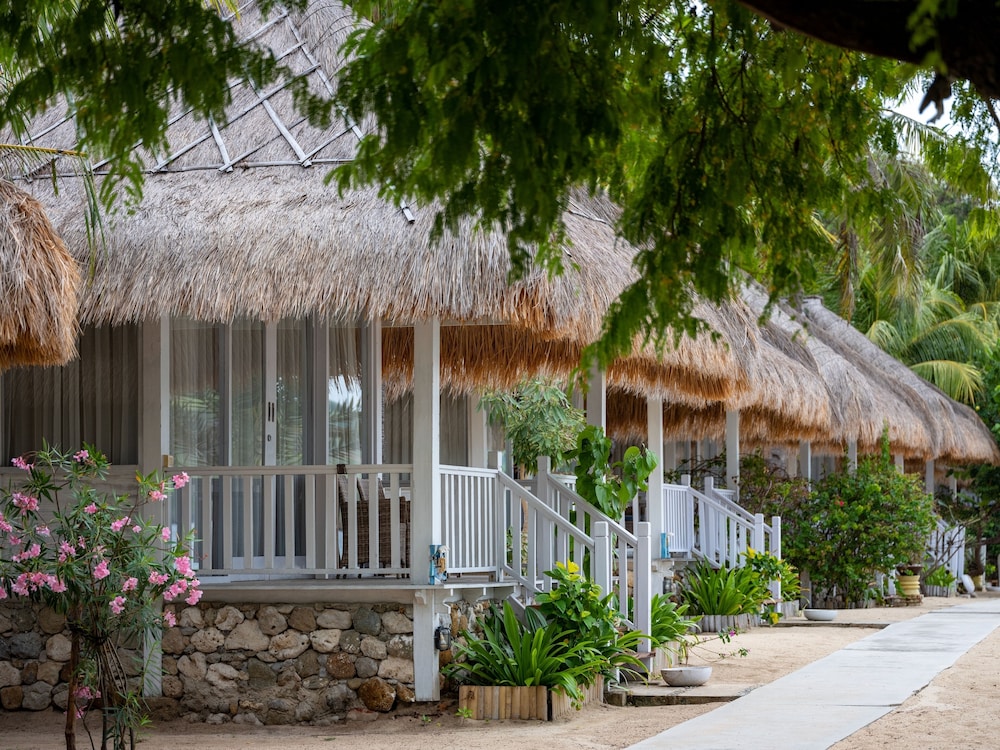 Private Beach Bungalow photo 3