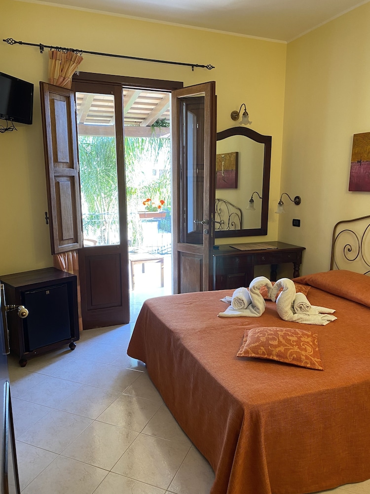 Double Room - Photo 8