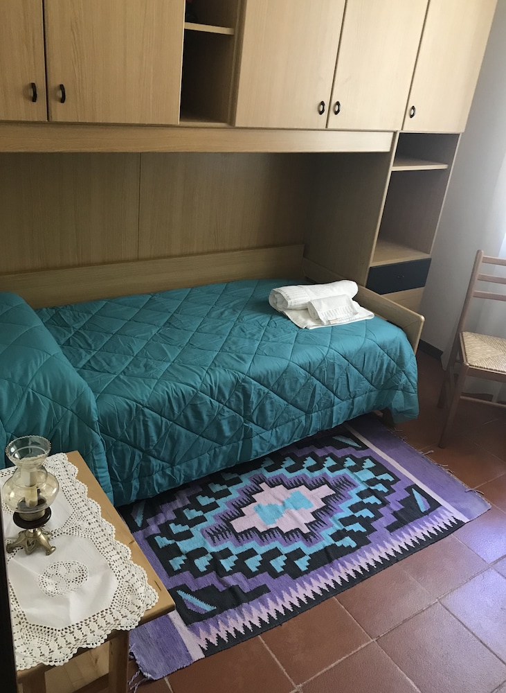 Standard Single Room, Shared Bathroom photo 1