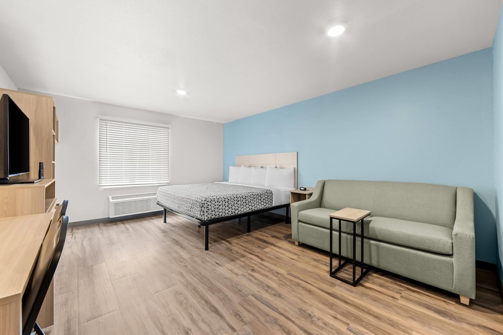 Suite, 1 King Bed, Non Smoking photo 1