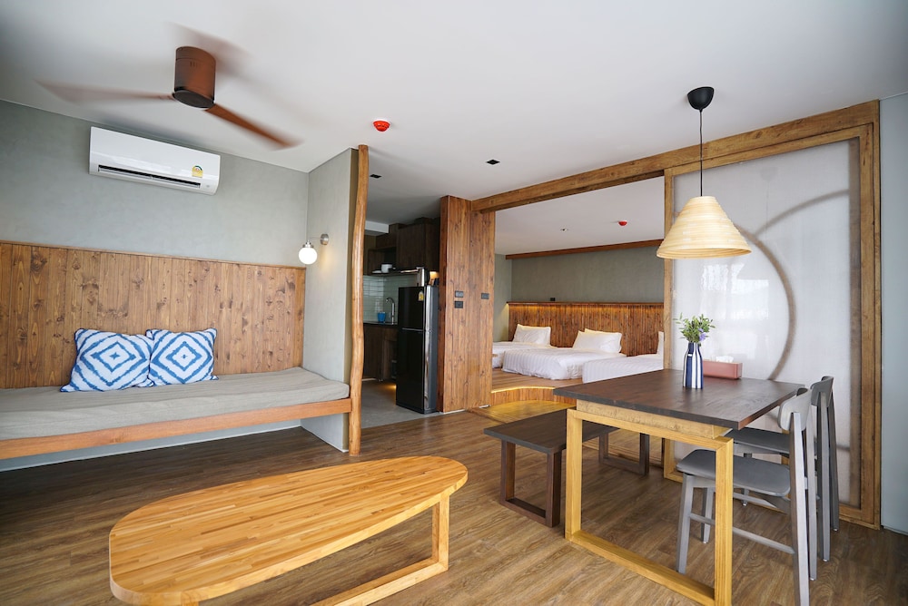 One-Bedroom Quadruple - Photo 3