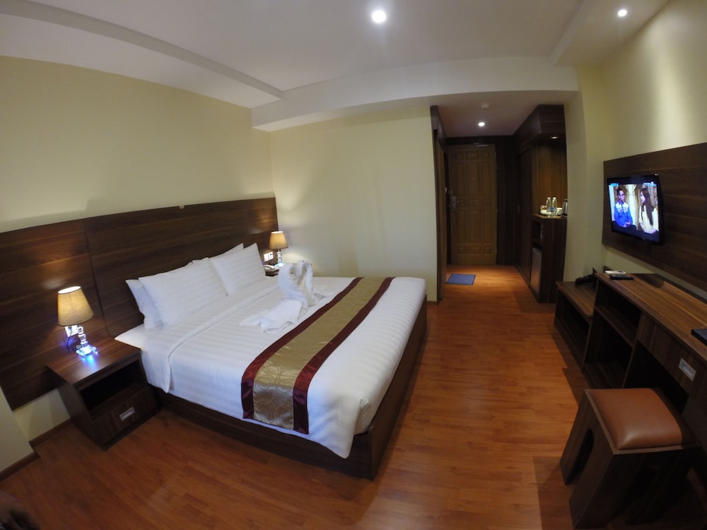 Deluxe King Room photo 2