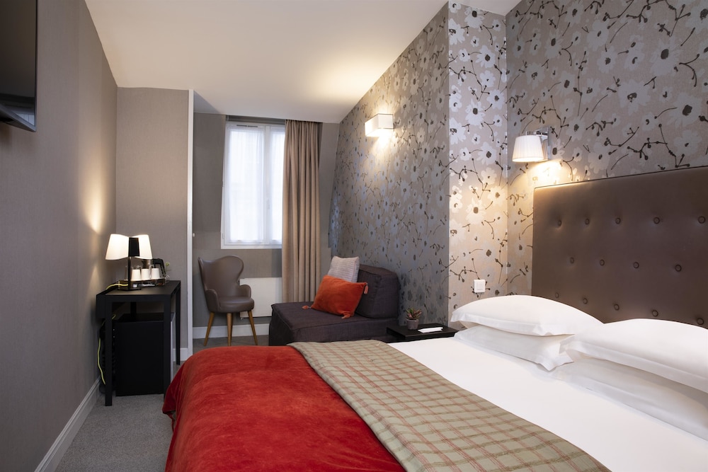Superior Double or Twin Room thumbnail 6
