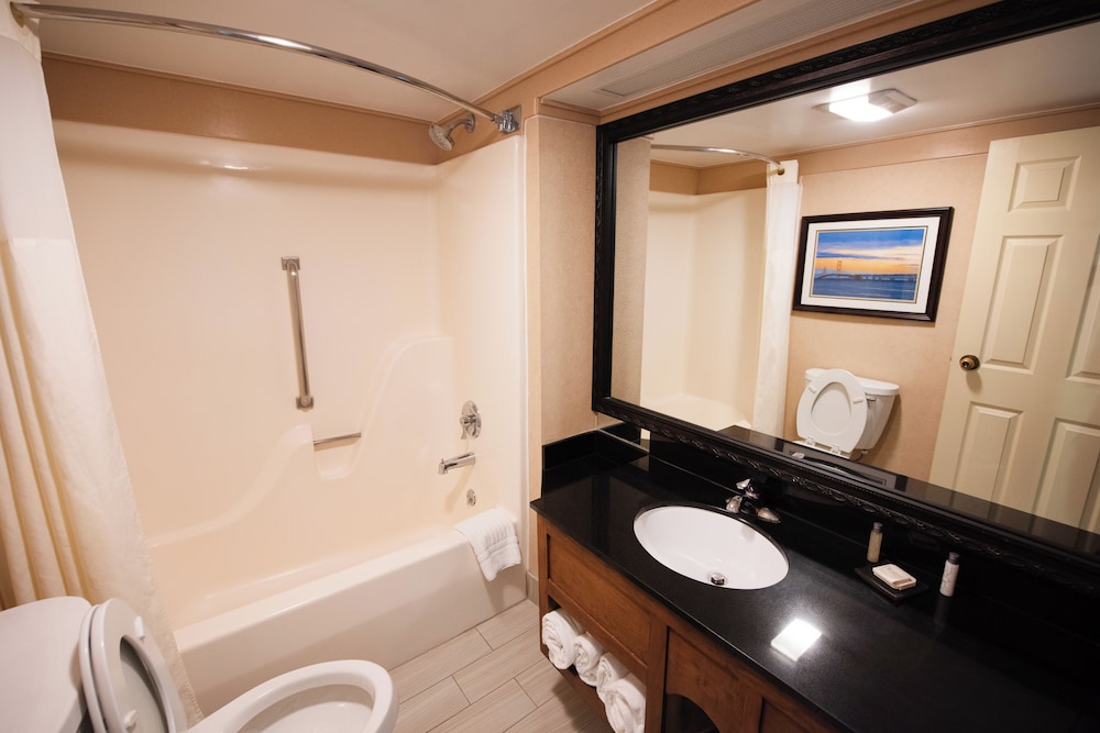 Deluxe Room, 2 Queen Beds, Balcony, Beachside - Photo 4