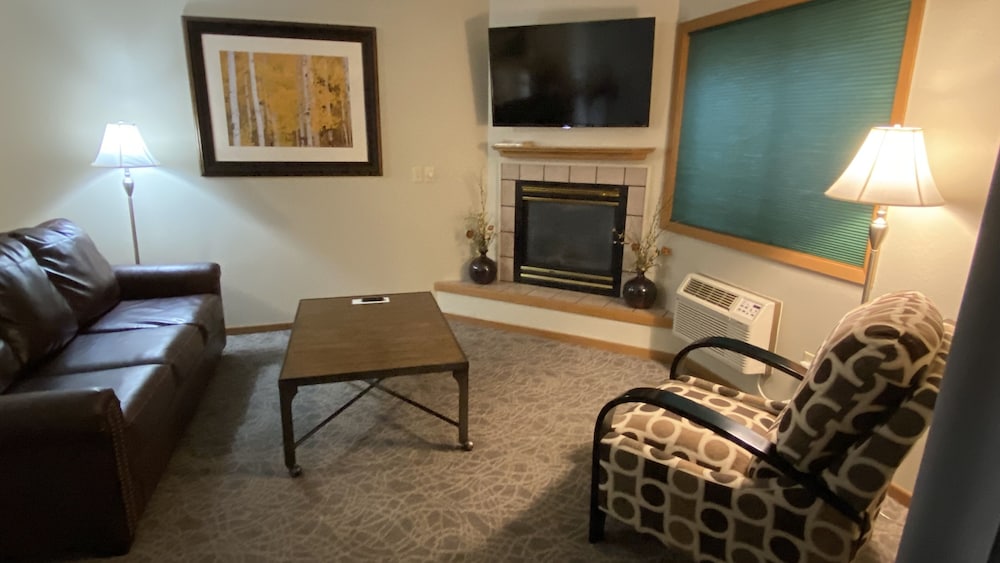 Suite, 1 Queen Bed with Sofa bed, Jetted Tub photo 3
