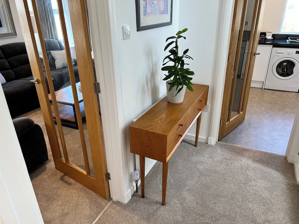 Family House, 3 Bedrooms, Non Smoking (Grassmead) photo 1